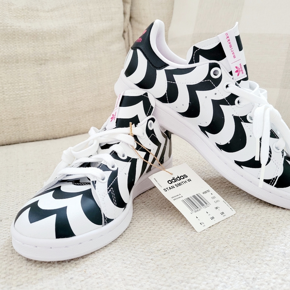 New Adidas Originals Women Marimekko Stan Smith, Size US 5.5, Black/White